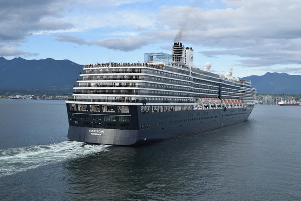 Which UK cruises offer the best opportunities for star-gazing with expert astronomers?