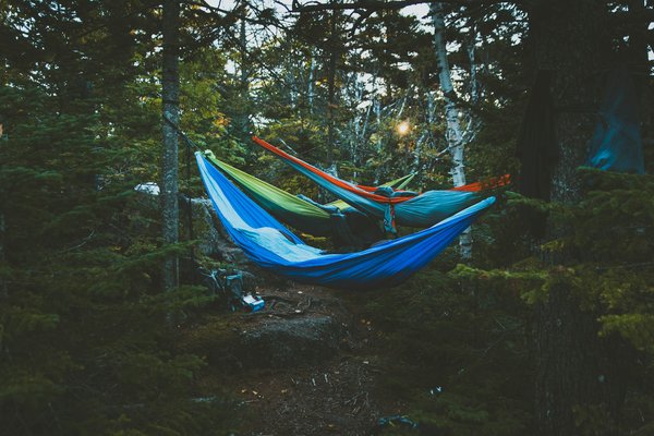 What are the best practices for using a camping hammock in the UK?